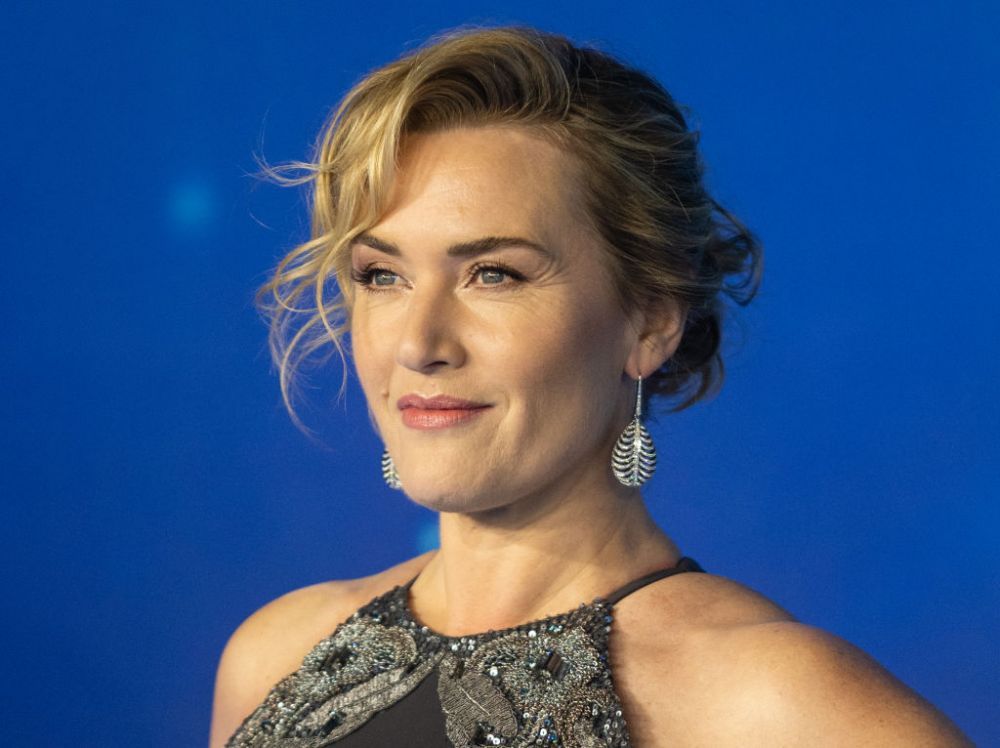 Kate Winslet, &icirc;ntr-o rochie veche pe covorul roșu. La premiera Avatar 2, a repurtat o ținută din 2015