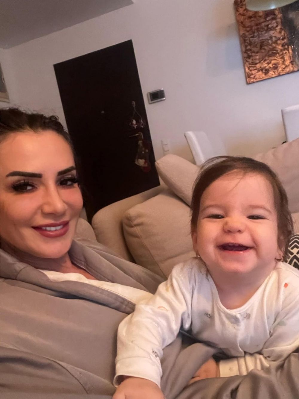 Mara Bănică a publicat prima fotografie cu Donca! Cum o alintă vedeta pe fiica sa