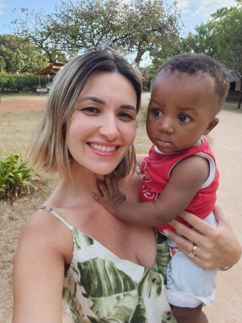 Ela Crăciun a adoptat doi copii din Kenya: &bdquo;O experiență unică&rdquo;