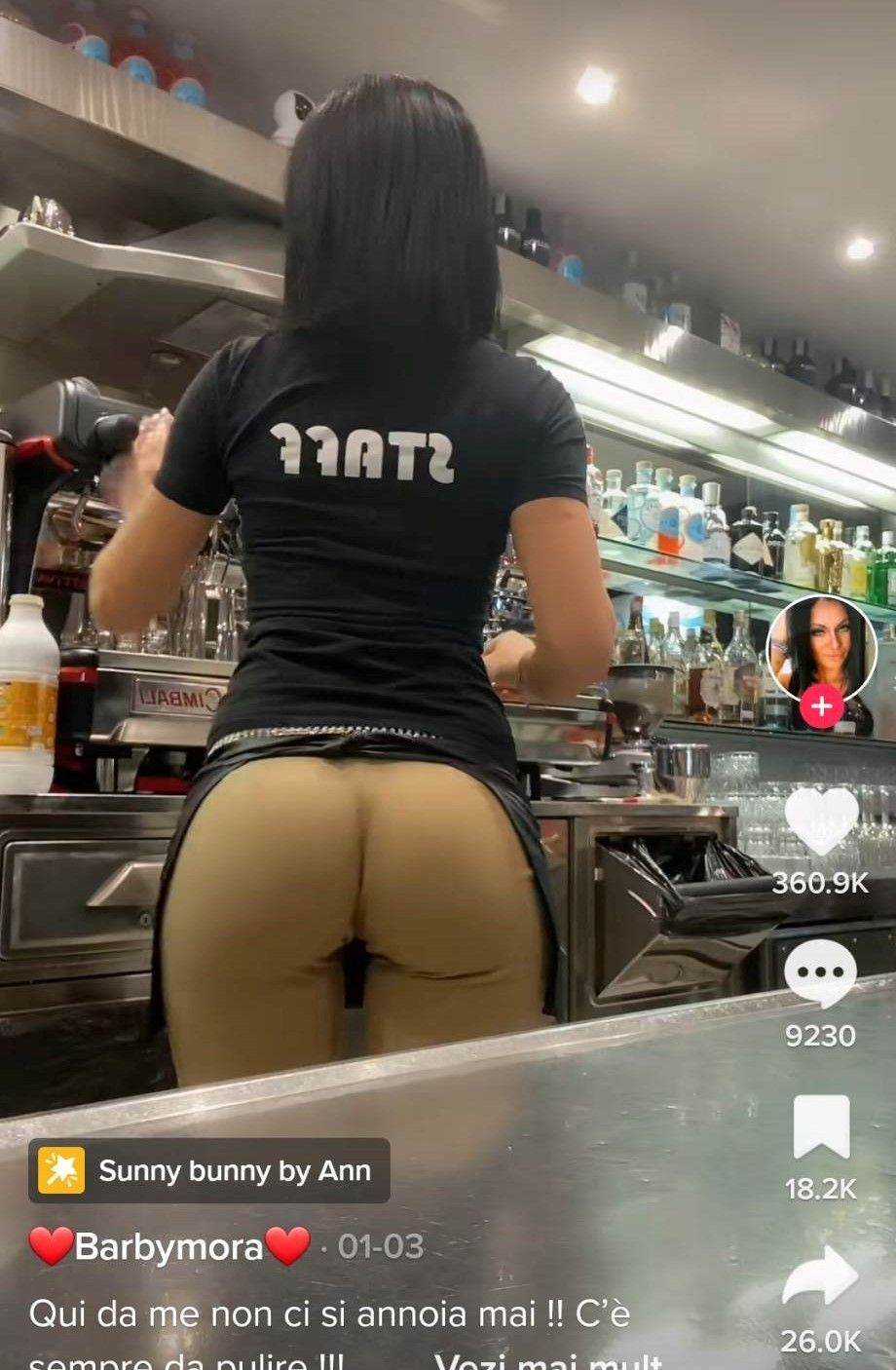 Cea mai sexy chelneriță de pe TikTok e rom&acirc;ncă și locuiește &icirc;n Italia. 2 milioane de oameni o urmăresc pentru posteriorul ei sexy