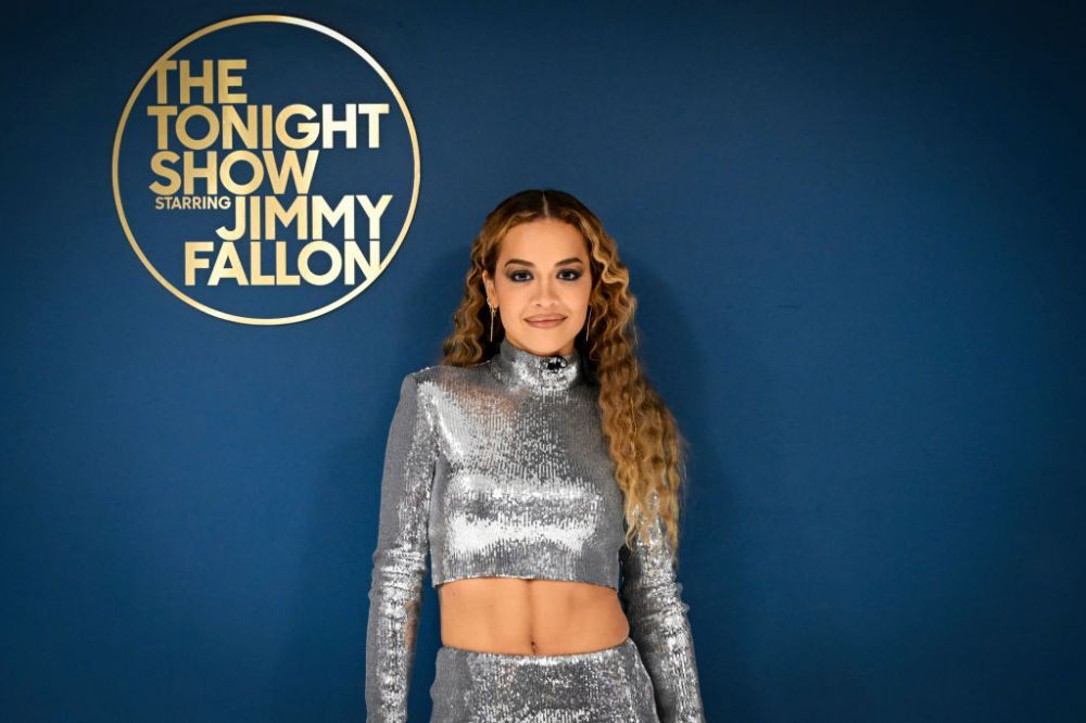 Rita Ora, primele imagini cu inelul superb de logodnă. A fost ales chiar de artistă!