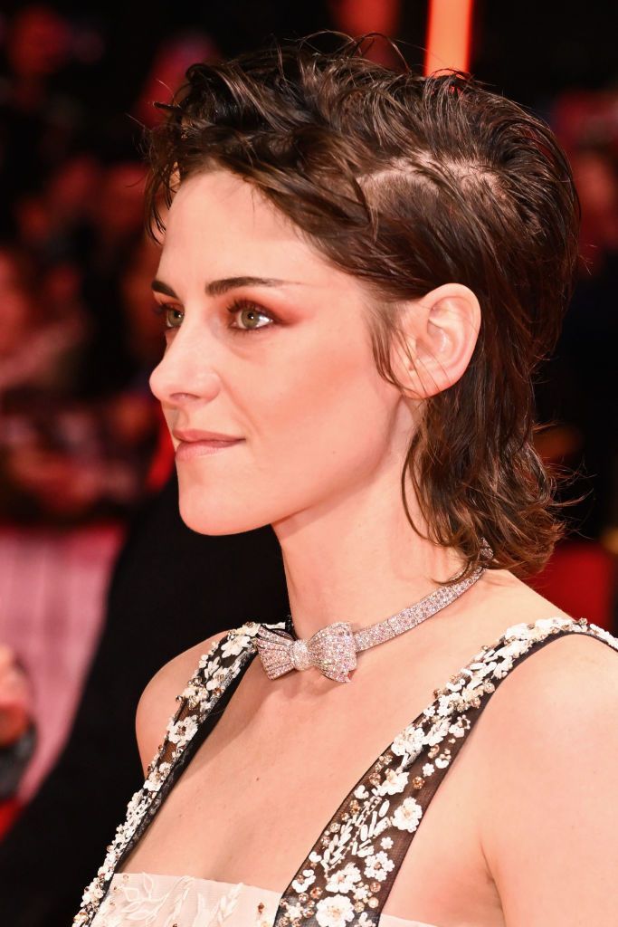 Kristen Stewart, de nerecunoscut &icirc;n imaginile surprinse de paparazzi. Actrița a afișat un look ne&icirc;ngrijit