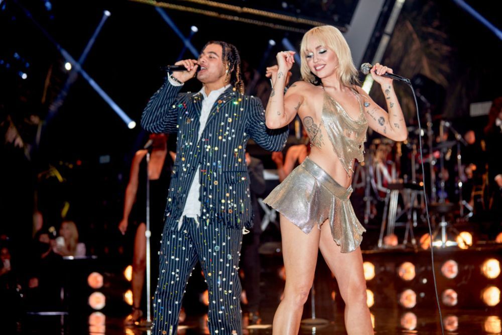 Miley Cyrus, siluetă de model &icirc;n cea mai nouă apariție &icirc;n costum de baie. Cum a pozat c&acirc;ntăreața pentru a-și promova noul album