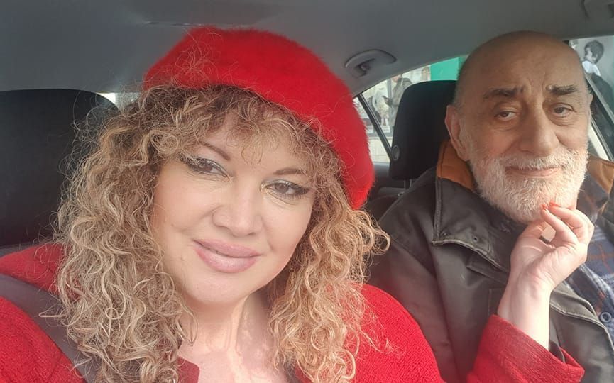 Cum arată apartamentul &icirc;n care locuiesc Viorel și Oana Lis. Soția fostului edil al Captalei a v&acirc;ndut lucruri din casă pentru a face rost de bani