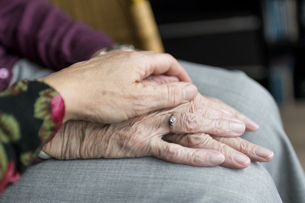 Ce a pățit o moldoveancă, badantă &icirc;n Italia, după ce a moștenit toată averea bătr&acirc;nei pe care a &icirc;ngrijit-o