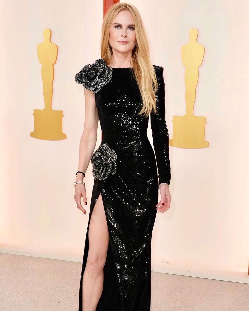 Nicole Kidman, &icirc;ntr-o ipostază provocatoare &icirc;n camera de hotel. Cum a pozat actrița &icirc;nainte de premiile Oscar