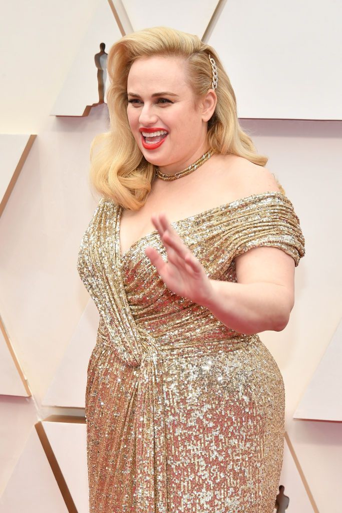 Rebel Wilson a repurtat pe covorul roșu o rochie de acum 3 ani, c&acirc;nd avea 35 kg &icirc;n plus. Cum arată acum cu ținuta