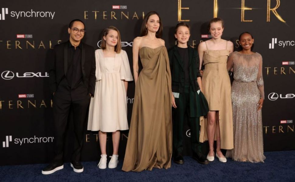 Salma Hayek și-a &icirc;mbrăcat fiica de 15 ani &icirc;ntr-o rochie &icirc;n care a făcut senzație &icirc;n urmă cu 26 de ani