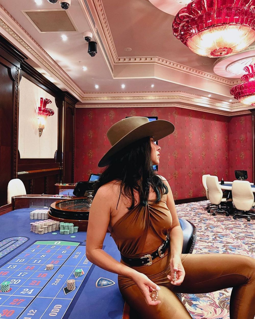 INNA, apariție senzuală &icirc;ntr-un costum de baie care &icirc;i pune &icirc;n evidență atuurile: &ldquo;OMG, ce zeiță!&rdquo;