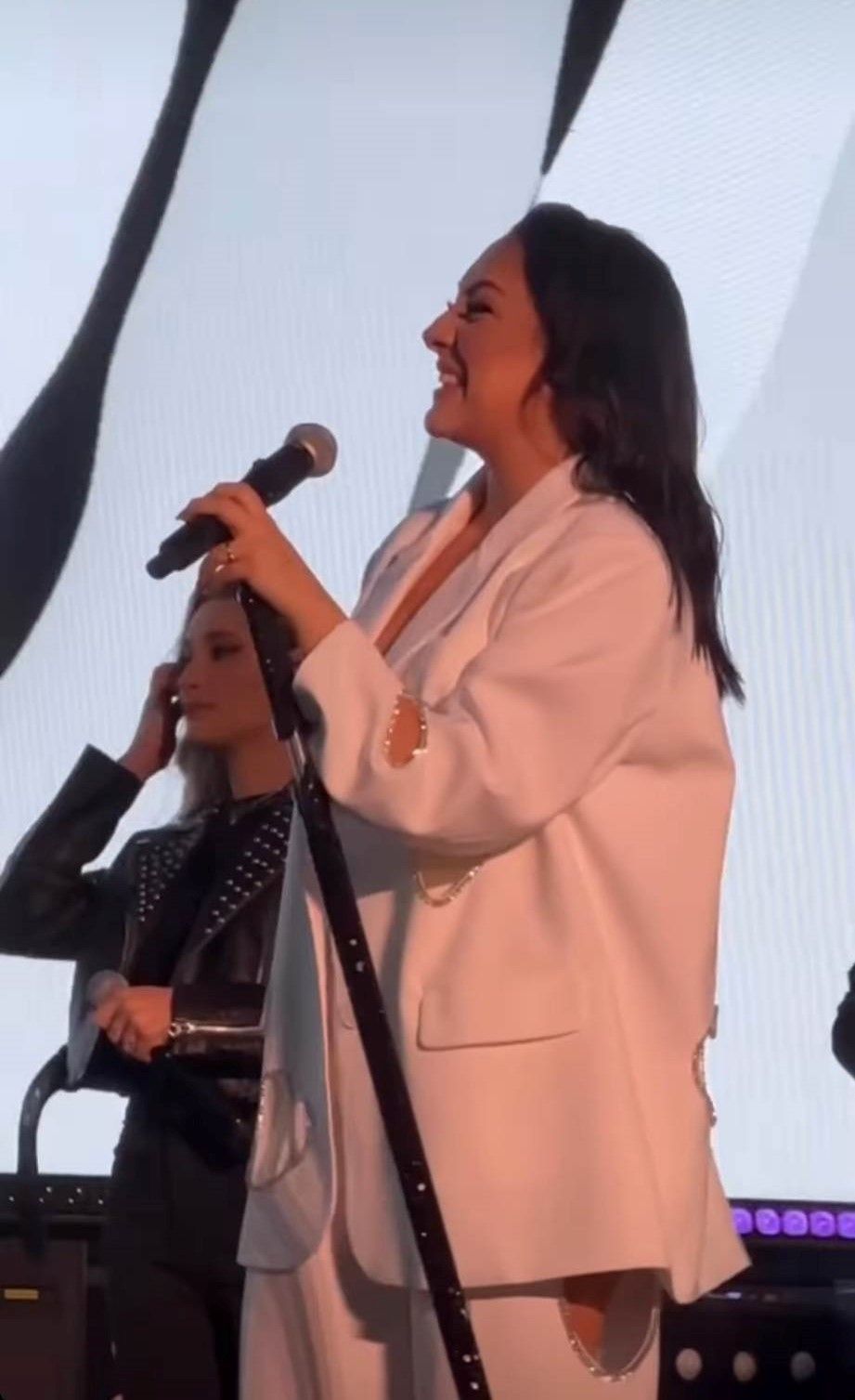 Andra, premiată cu trofeul &bdquo;Cel mai ascultat artist pe Youtube &icirc;n Rom&acirc;nia&rdquo;. &Icirc;n ce ținută și-a făcut apariția la eveniment