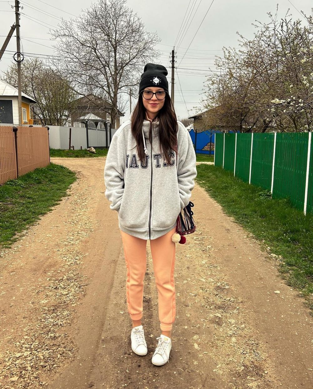 Este pe val, dar nu uită de unde a plecat! Cleopatra Stratan, apariție simplă și naturală &icirc;n locurile unde a copilărit