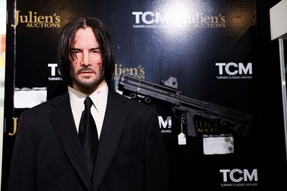 Matthew Perry i-a cerut iertare &icirc;n public lui Keanu Reeves, după ce l-a jignit