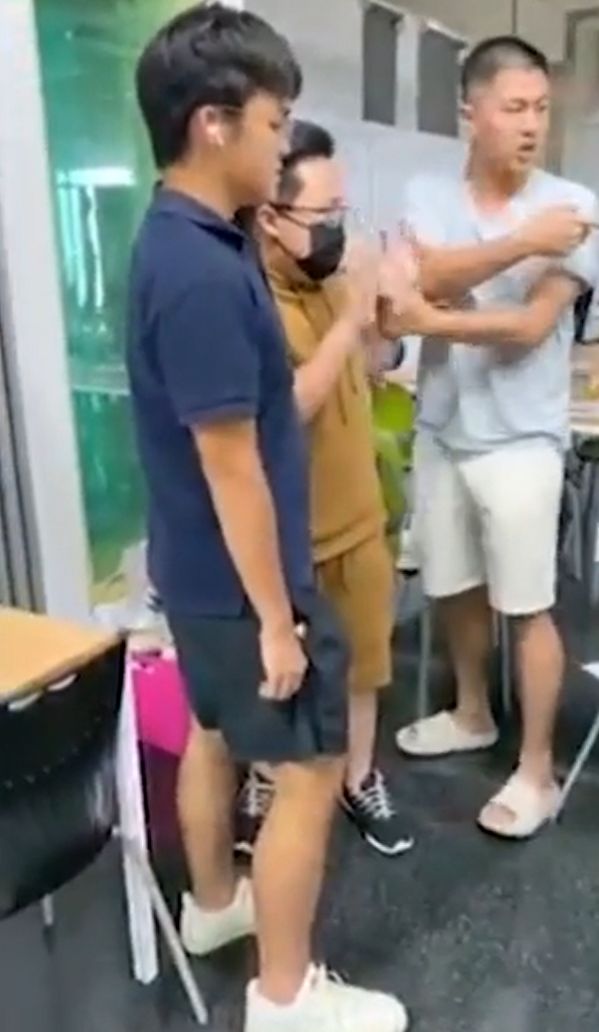 A regretat amarnic! Ce a pățit un student după ce a fost prins că făcea poze sub fusta unei colege