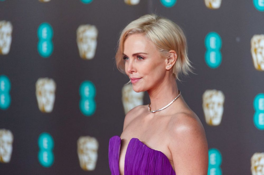 Spune că e abstinentă de ani de zile și nu iese la &icirc;nt&acirc;lniri, dar paparazzii au dat-o de gol. Cu cine se iubește Charlize Theron
