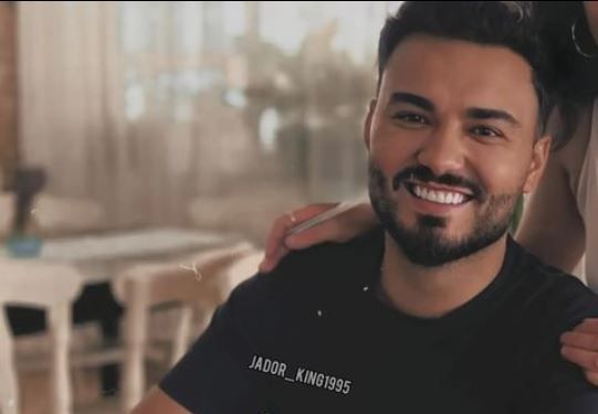 Jador, acuzat că &icirc;și editează pozele ca să pară mai musculos: &bdquo;Ai str&acirc;mbat bara la edit&rdquo;