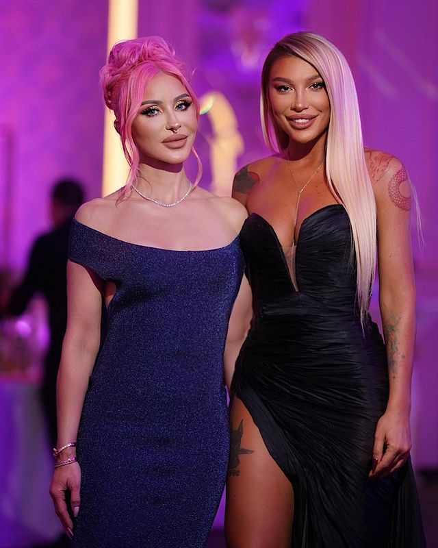 Antonia și Ema Uta, &icirc;n cele mai sexy rochii, la Paris: &ldquo;Toate frumusețile de pe păm&acirc;nt adunate &icirc;ntr-un loc&rdquo;