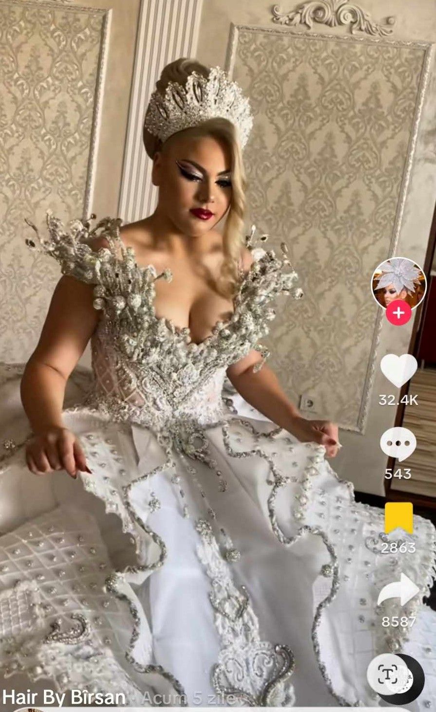 Rochia de mireasă &icirc;n care pare imposibil să te miști: &ldquo;Are bunica un bibelou exact așa!&rdquo;