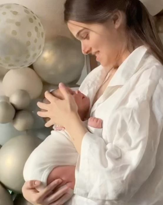 Theo Rose, prima ședință foto pentru Sasha Ioan. &Icirc;n ce ipostaze adorabile apare bebelușul