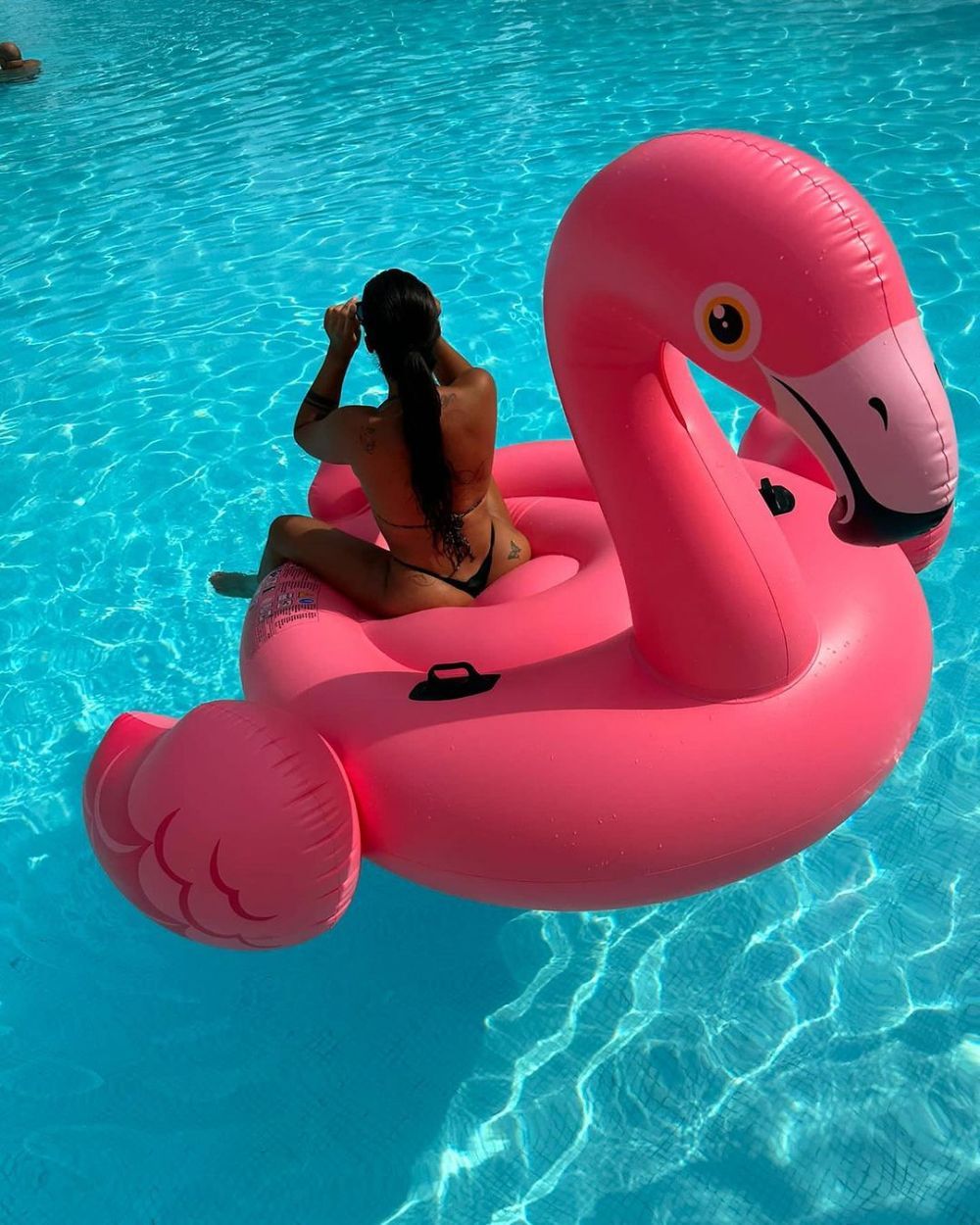 Antonia, ședință foto la piscină cu &bdquo;fotograful&rdquo; Alex Velea. Ce au sesizat internauții