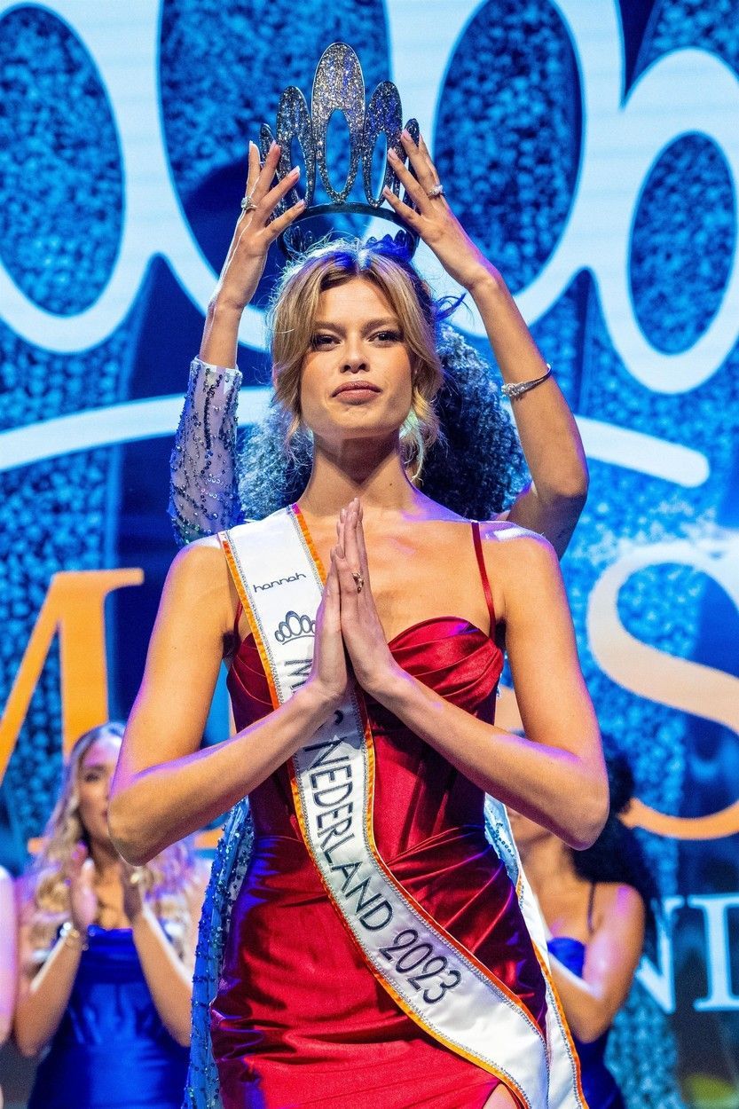 Cine e Rikkie Valerie Koll&eacute;, prima femeie transsexuală care a fost &icirc;ncoronată Miss Olanda. Și-a schimbat numele la doar 11 ani