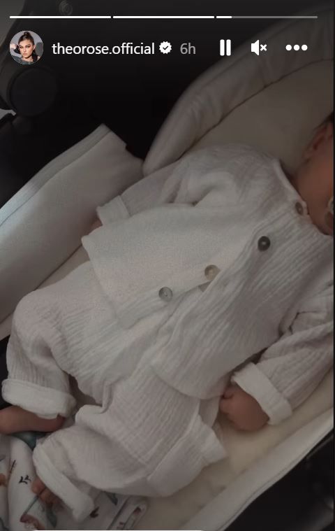 Theo Rose, cea mai emoționantă poză cu bebelușul ei: &Icirc;ncă nu pot să cred că e real