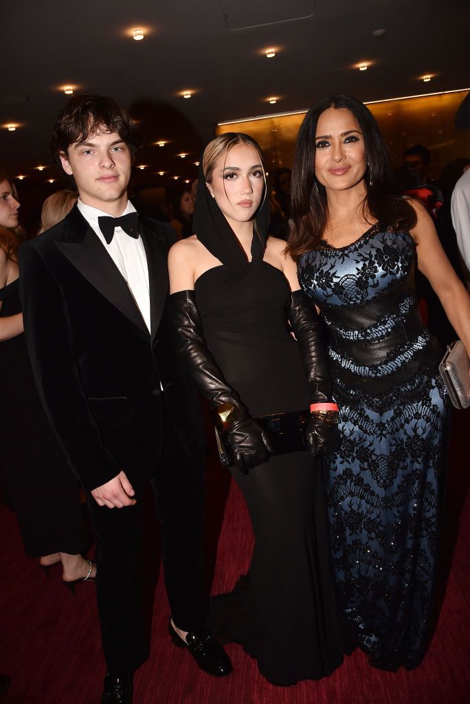 Salma Hayek e mamă vitregă pentru băiatul Lindei Evangelista, făcut cu soțul ei. Cum se &icirc;nțeleg cele două femei