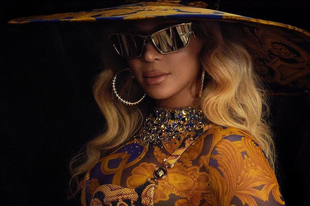 Nu degeaba i se spune divă! Beyonce, &icirc;ntr-o rochie fabuloasă a carei creație a durat 600 de ore