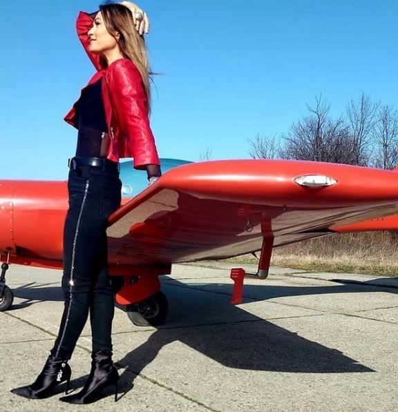 Anca Țurcașiu, apariție spectaculoasă la nunta lui Alin Oprea! Artista a făcut furori &icirc;ntr-o rochie mini