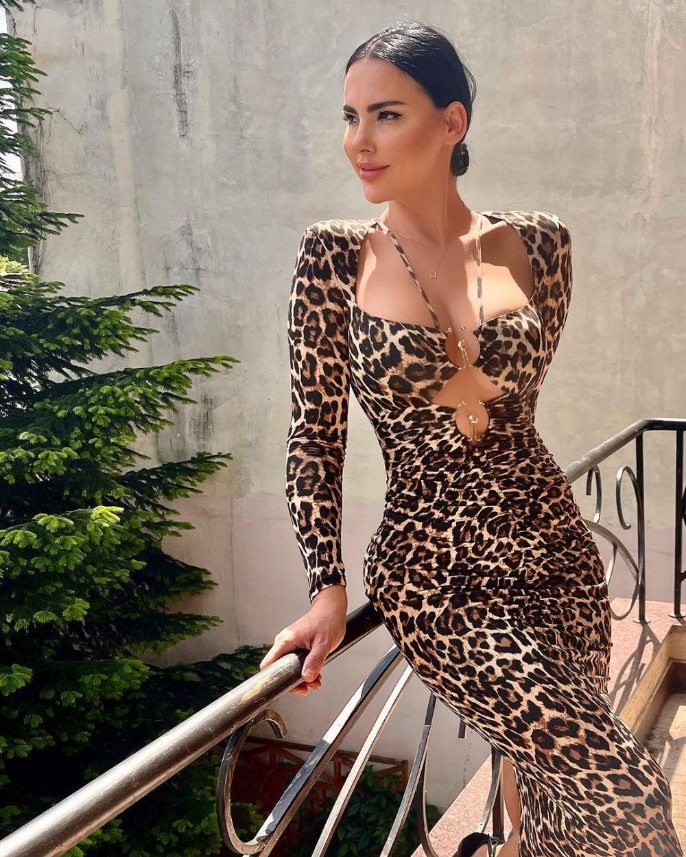 Lavinia P&icirc;rva, corp de model. Artista s-a pozat &icirc;n bustieră și colanți. Fanii au reacționat instant: &rdquo;Fabuloasă&rdquo;
