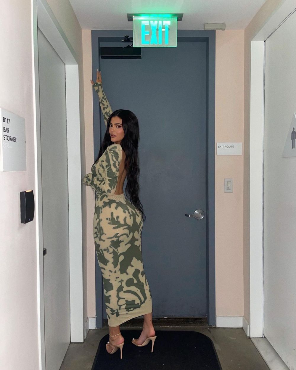 Kylie Jenner și Timoth&eacute;e Chalamet nu se mai ascund. Ipostaza &icirc;n care au fost surprinși cei doi &icirc;ndrăgostiți, &icirc;n Paris