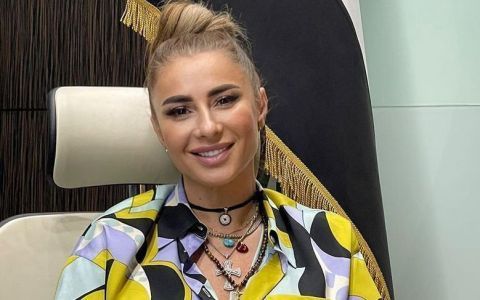 Anamaria Prodan s-a afișat &icirc;n cea mai provocatoare ipostază! Cum arată impresara, la 51 de ani, &icirc;ntr-un bikini minuscul