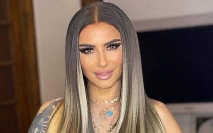 Anamaria Prodan a &icirc;mpărțit pachete de lux pentru regretata sa mamă, Ionela! Ce a dat de pomană &icirc;n ziua de Paște: &bdquo;Pe barosăneală, așa cum &icirc;i plăcea ei!