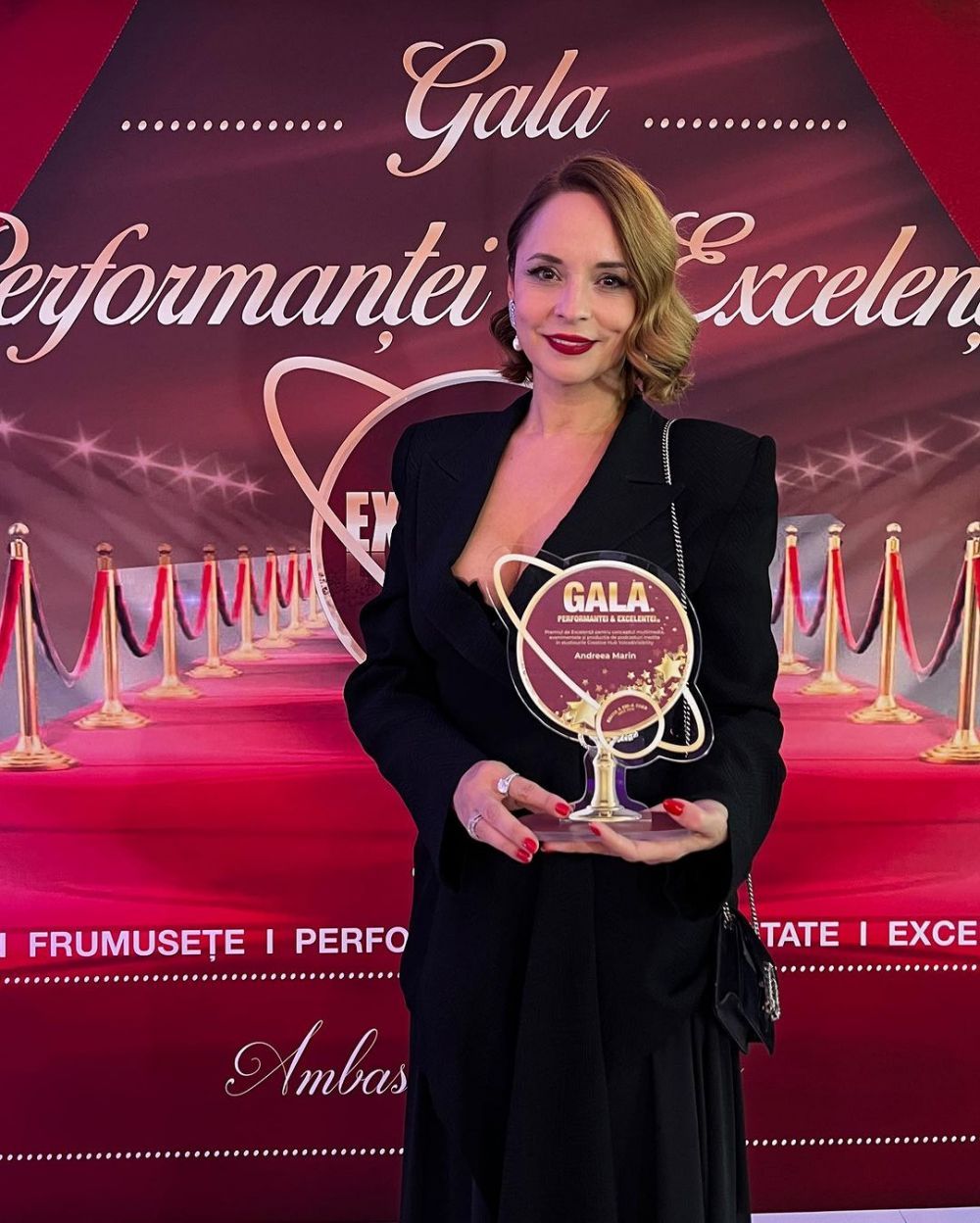 Una mai frumoasă ca alta. Andreea Marin, &icirc;nsoțită de fiica ei la o gală mondenă