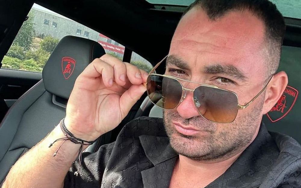 Pescobar, luat la rost de internauți! C&acirc;ți bani le-a oferit afaceristul unor colindători din Sinaia: &bdquo;E grea pielea pe tine!&rdquo;