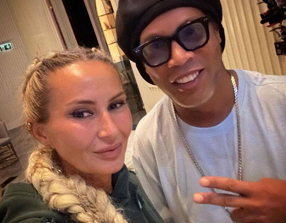 Ce spune Crina Abrudan despre &icirc;nt&acirc;lnirea cu Ronaldinho. Fosta concurentă de la Survivor se relaxează &icirc;ntr-un hotel de lux &icirc;n Dubai