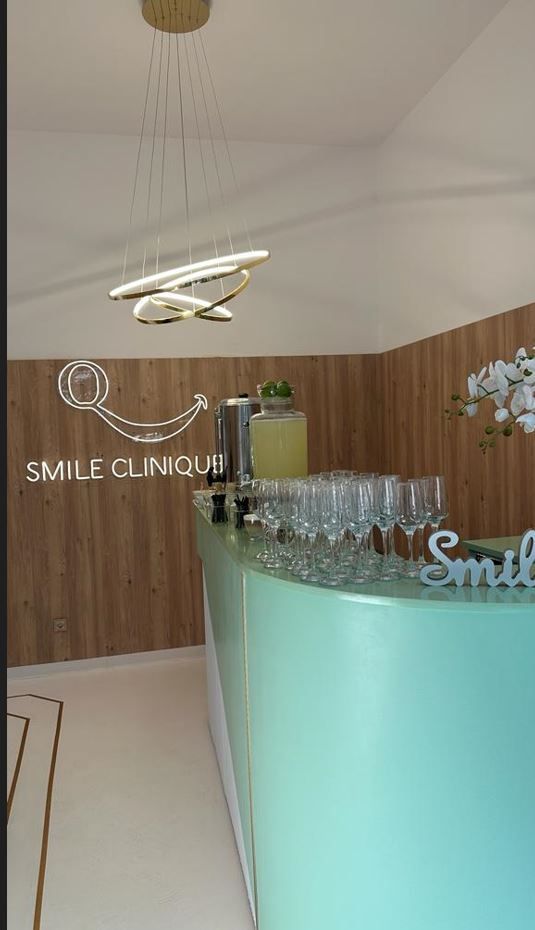 Vedetele și-au dat &icirc;nt&acirc;lnire la cea mai nouă clinică stomatologică, deschisă &icirc;n București
