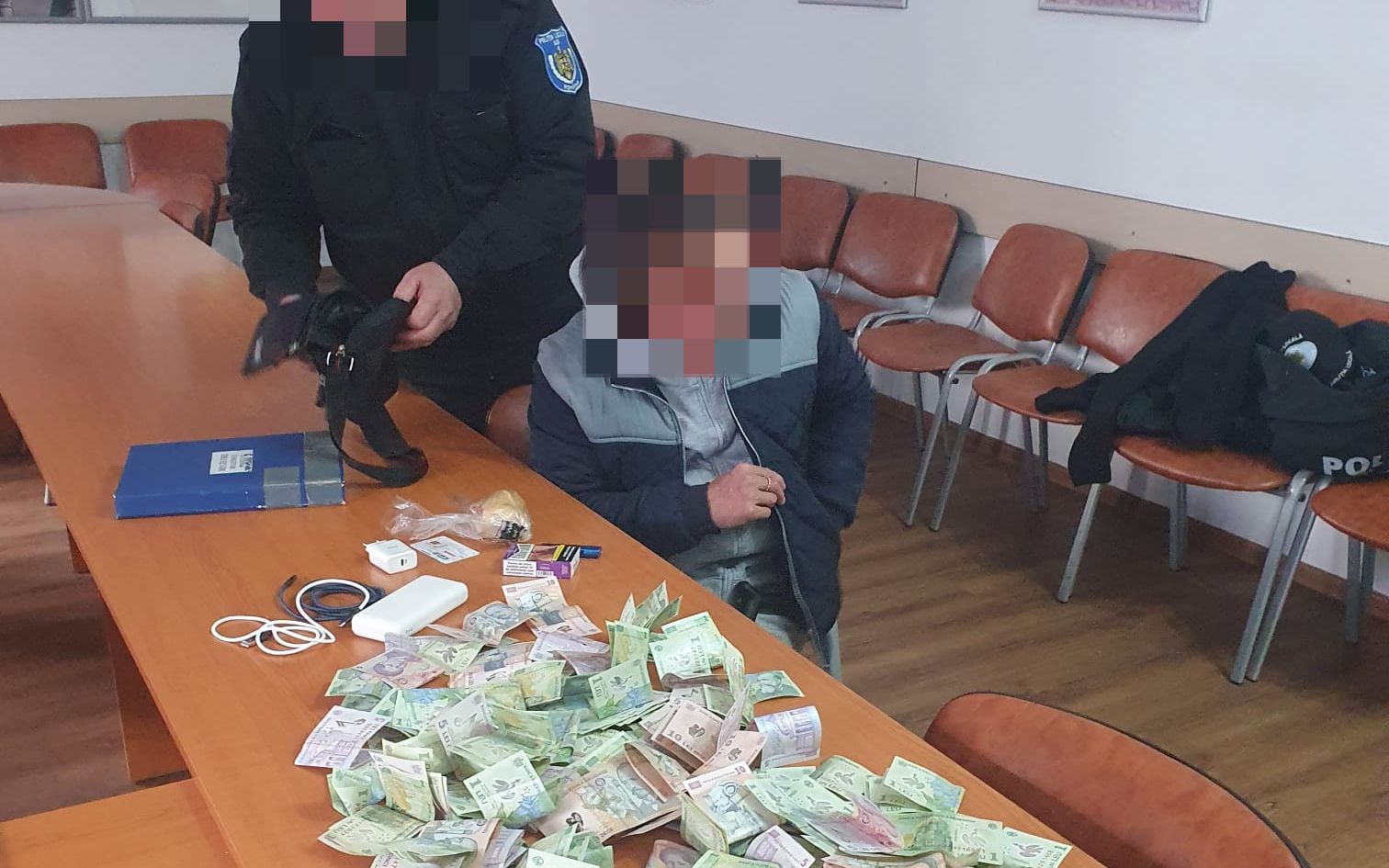 C&acirc;ți bani c&acirc;știgă un cerșetor din Iași &icirc;n doar c&acirc;teva ore. Polițiștii au rămas șocați c&acirc;nd i-au controlat buzunarele