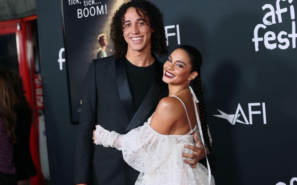 Vanessa Hudgens, nuntă &icirc;n secret cu sportivul Cole Tucker. Cum arată rochia spectaculoasă pe care a purtat-o actrița