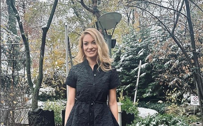C&acirc;t de frumoasă este sora Valentinei Pelinel! Vedeta a postat o fotografie alături de Lavinia pe Instagram