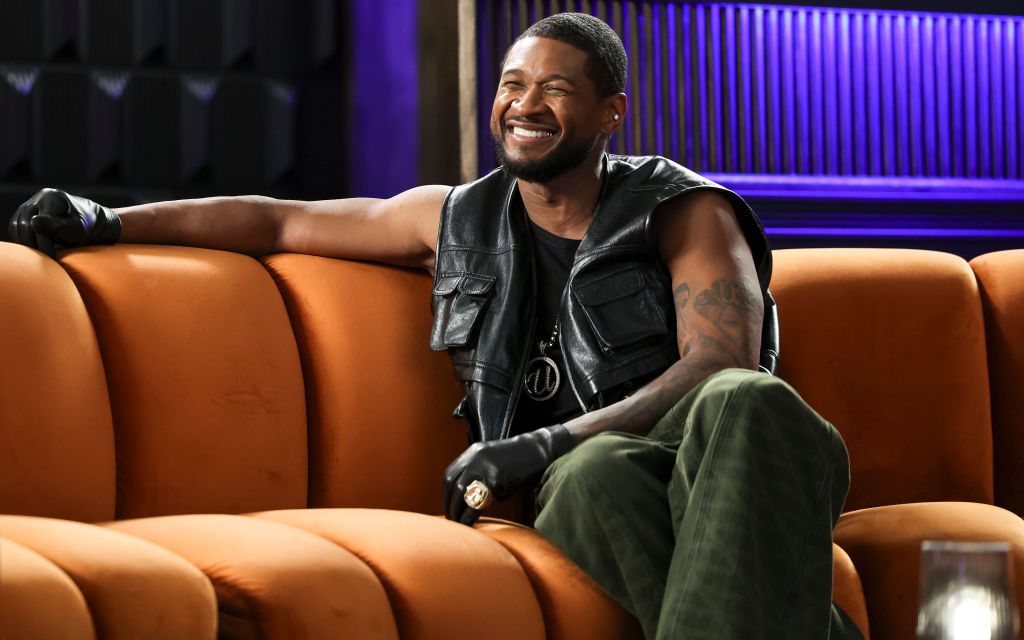 Usher și logodnica lui, Jennifer Goicoechea, s-au căsătorit chiar după concertul de la Super Bowl. Ceremonia a avut loc &icirc;n mare secret, &icirc;n Las Vegas.