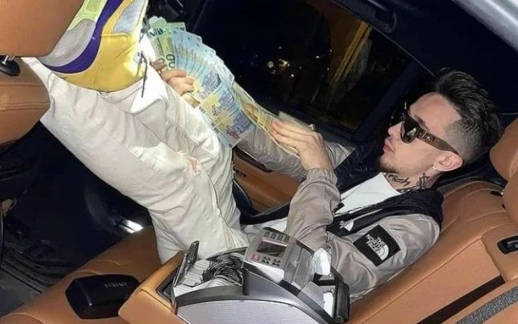 Trapperul MGK este &icirc;n doliu! Ce fotografie a publicat artistul &icirc;n mediul online: &bdquo;Fără moarte...&rdquo;