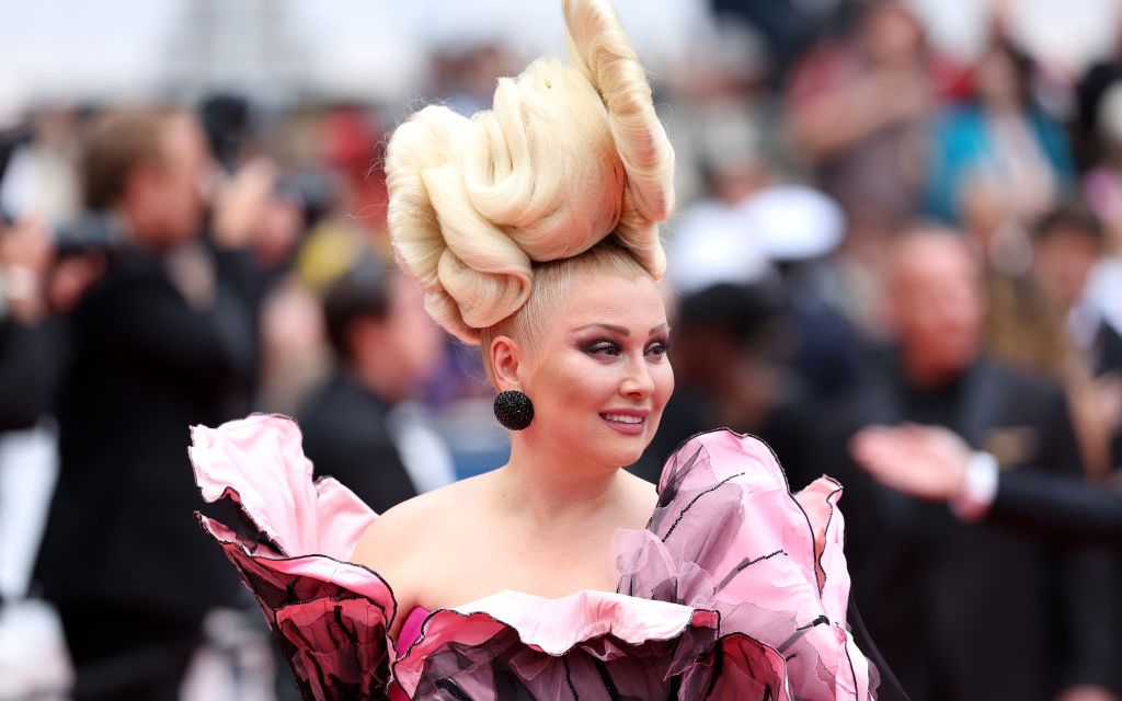 Actrița Elena Lenina a mai bifat &icirc;ncă o apariție senzațională la Cannes. Pentru ea a devenit o tradiție să-și etaleze coafurile ciudate la Festivalul de Film
