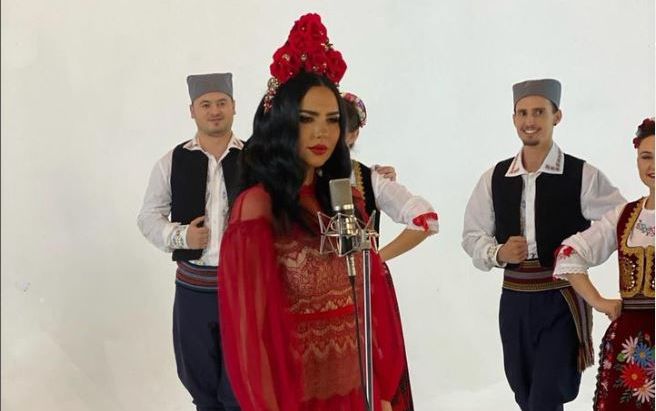 Vrei să-ți c&acirc;nte Lavinia P&icirc;rva la eveniment? C&acirc;ți bani cere soția lui Ștefan Bănică Jr. pentru un show de 45 de minute
