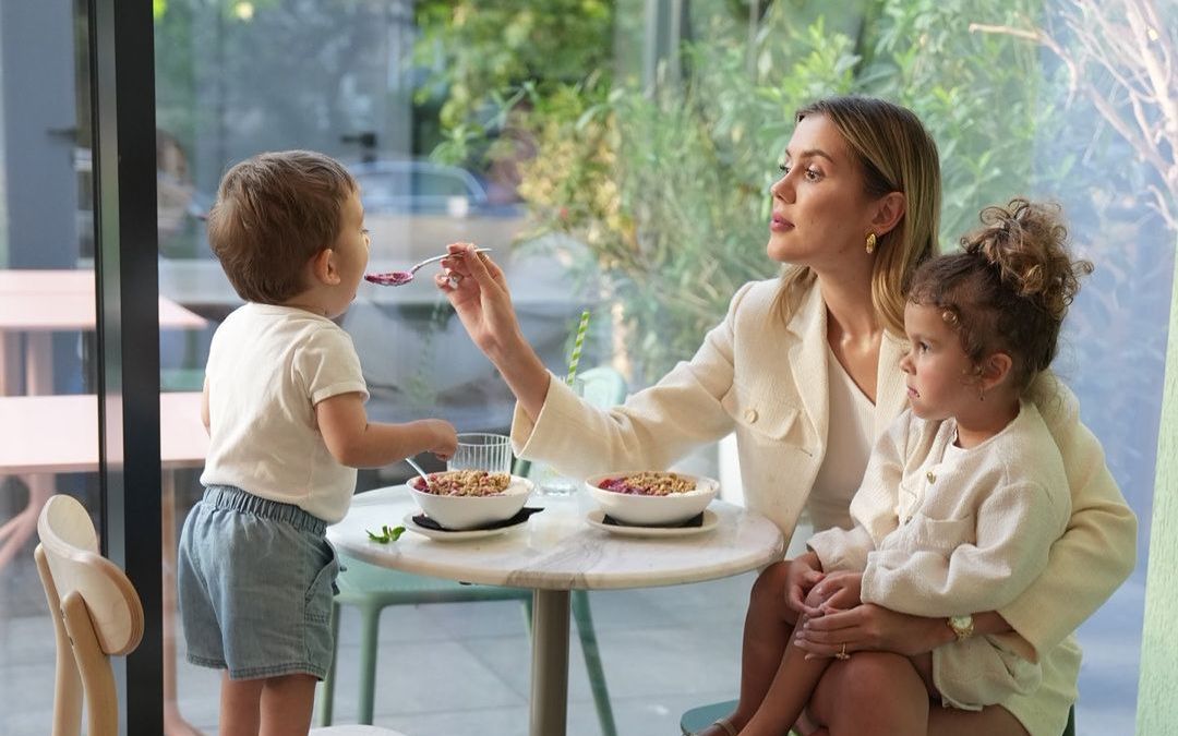 Familia lui Emily Burghelea s-a mărit! Vedeta a făcut marele anunț: &bdquo;Faceți cunoștință cu noul membru al familiei noastre&rdquo;
