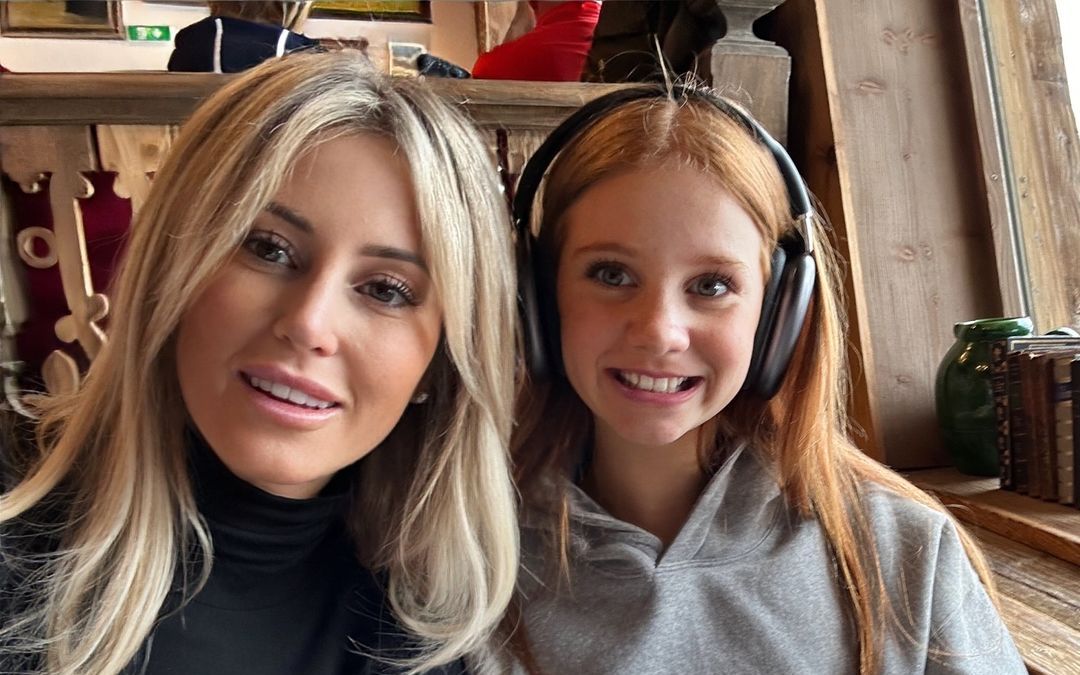 Mama lui Pixie Curtis, milioanara de 12 ani, duce o viață de huzur. &bdquo;Nu e nevoie să mă spăl singură pe cap, am oameni pentru asta&rdquo;