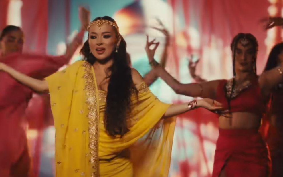 Reacții neașteptate pe rețelele sociale după ce Vlăduța Lupău a lansat un videoclip inspirat de Bollywood. Cum sună melodia &bdquo;Jură-mi credință&rdquo;