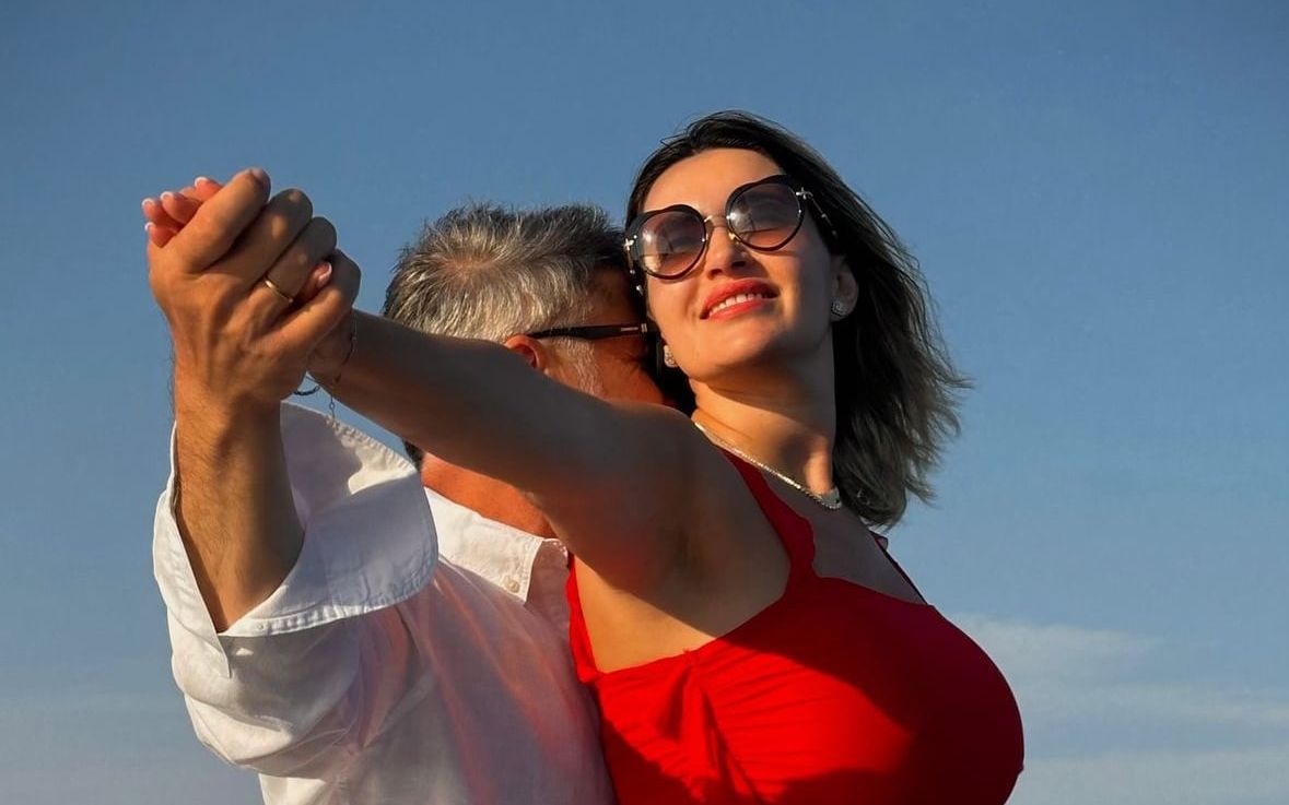 Aniversare f&atilde;r&atilde; precedent pentru Ela Cr&atilde;ciun, &icirc;n cea mai romantic&atilde; ipostaz&atilde;
