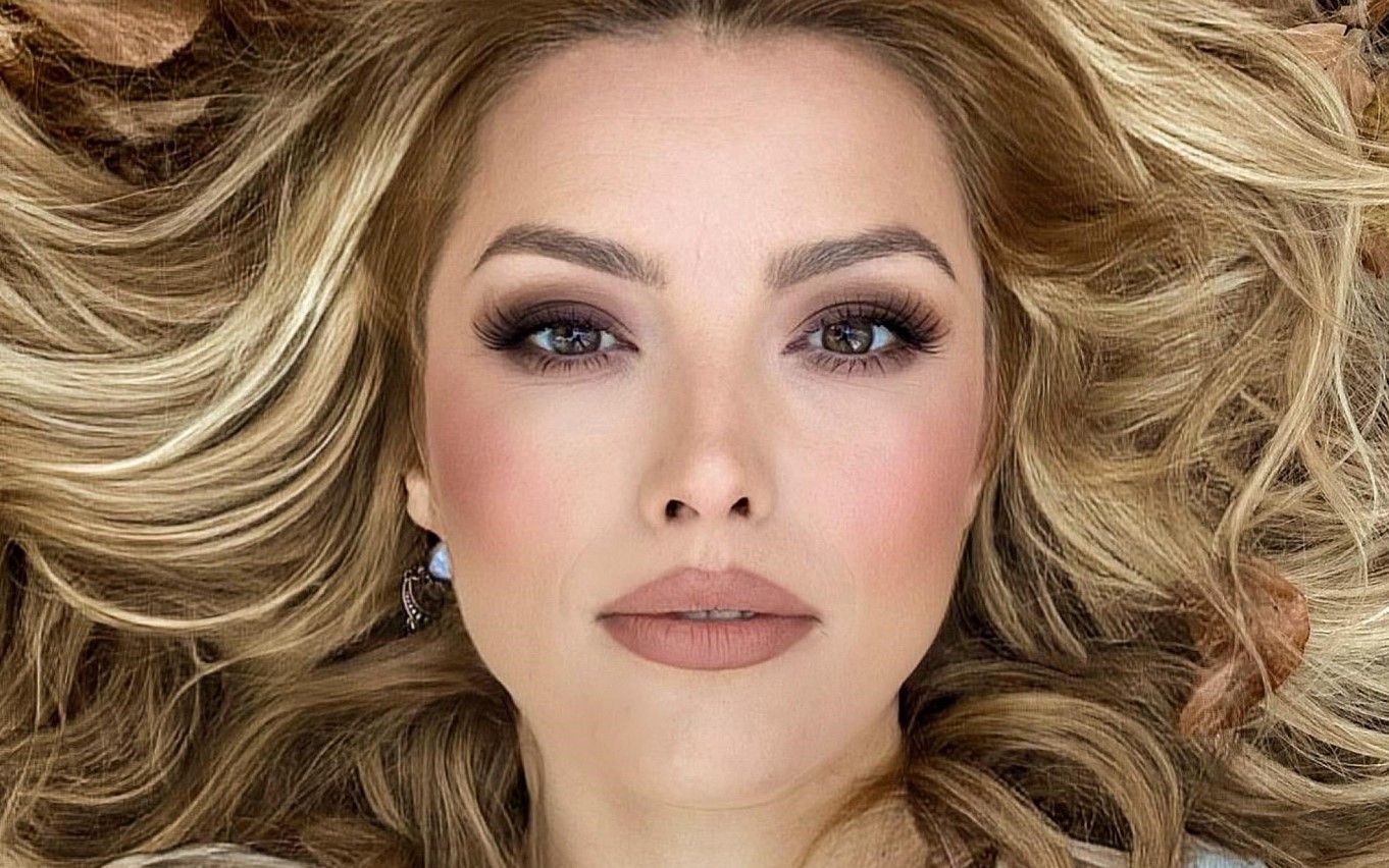Elena Gheorghe lansează &bdquo;Colț de Păm&acirc;nt&rdquo; &ndash; o declarație de dragoste sinceră și emoționantă