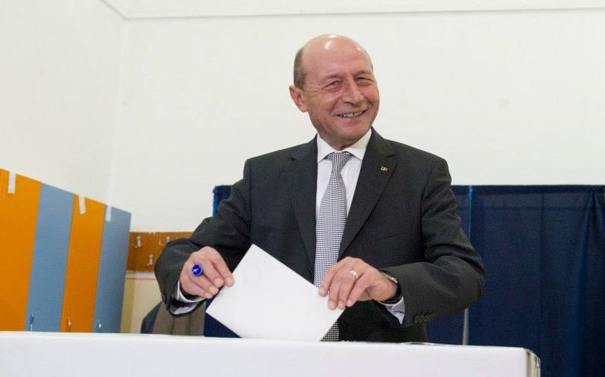 Reacția lui Traian Băsescu după ce Elena Lasconi a intrat &icirc;n turul doi al alegerilor prezidențiale, iar Marcel Ciolacu și-a dat demisia de la șefia PSD