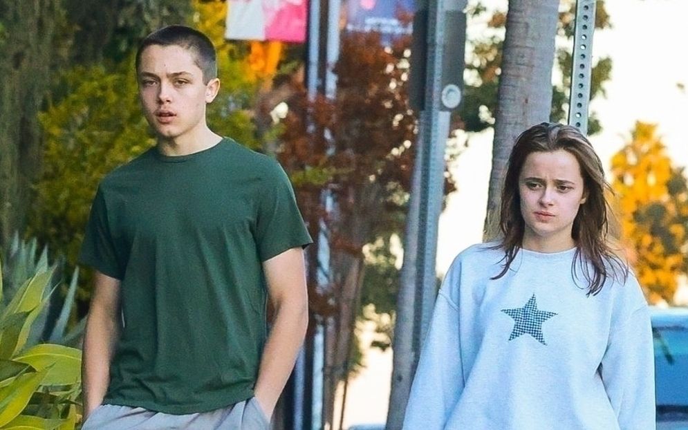 Gemenii lui Brad Pitt și ai Angelinei Jolie, surprinși &icirc;mpreună de paparazzi. Ce au observat fanii